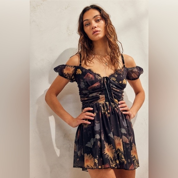 Urban Outfitters Tula Black Floral Layered Mesh Playsuit Romper Women’s Medium - Picture 2 of 14